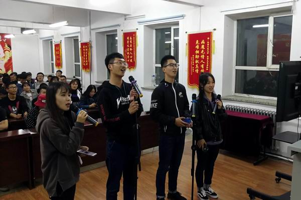 威廉williamhill体育社团联合会举办“喜迎国庆,唱响未来”主题文艺晚会12.jpg 威廉williamhill体育社团联合会举办“喜迎国庆,唱响未来”主题文艺晚会12.jpg